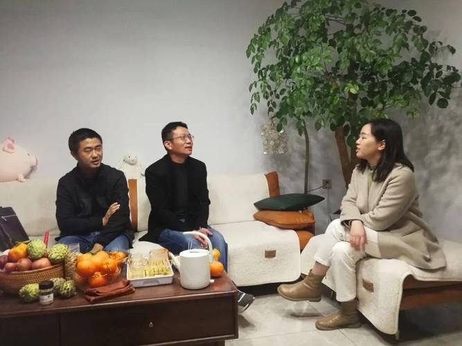 捷家属安全总监章林慰问许梁家属总经理助理宁黎清慰问杨振寅家属年轻